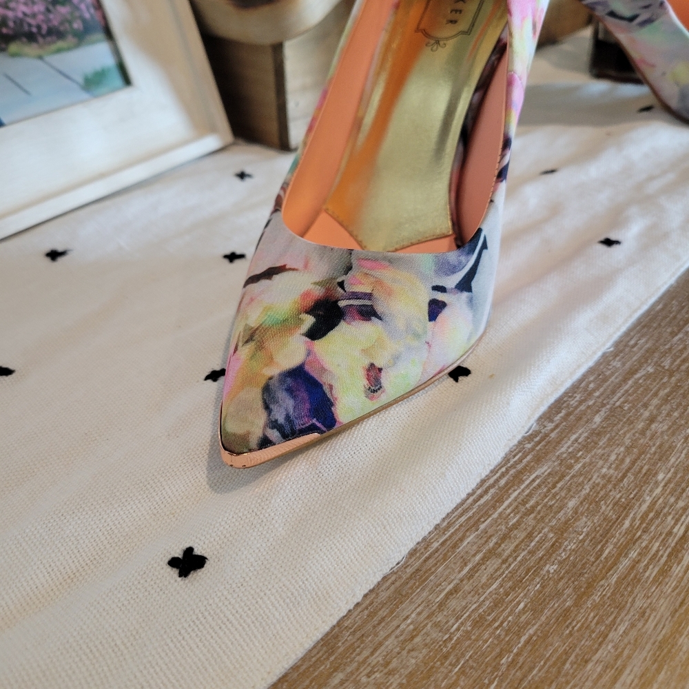 Ted Baker size 38 floral print heels